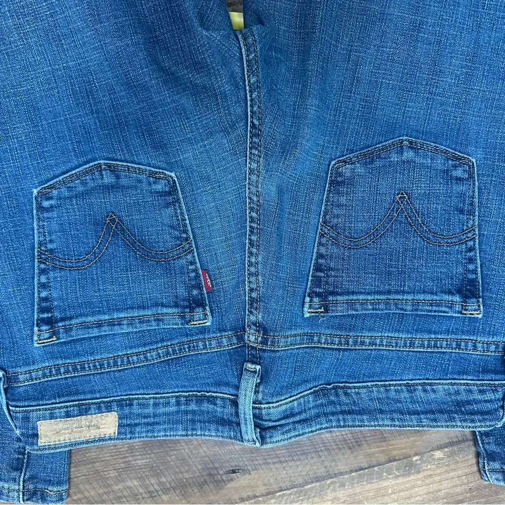 Levi’s Low Boot Cut Jeans Womens Size 8 Medium. Medium Wash‎ Stretch Denim